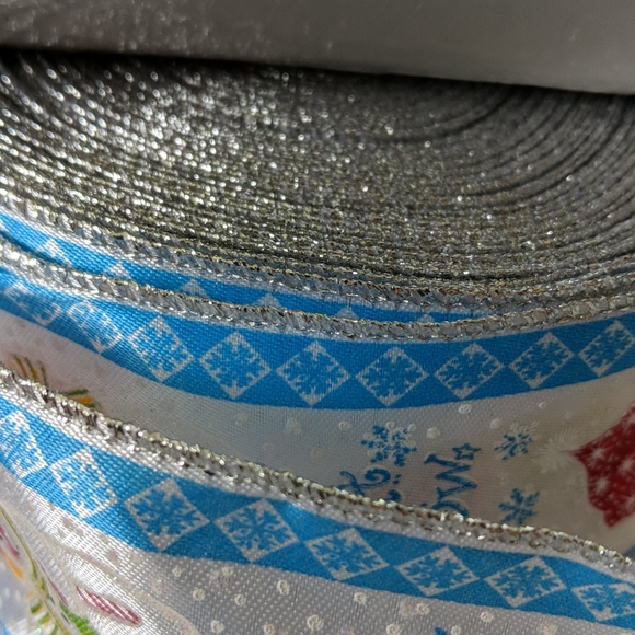 Wire Edged Christmas Ribbon ⛄❄️ - Picture 2 of 3
